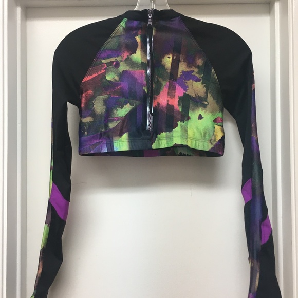 NEW Koral Immersion Long Sleeve Crop Top w Cut Outs Thumb Holes - Picture 11 of 14